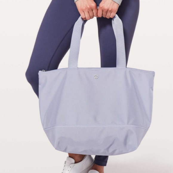 Lululemon The Fundamental Tote *22l Color Berry Mist